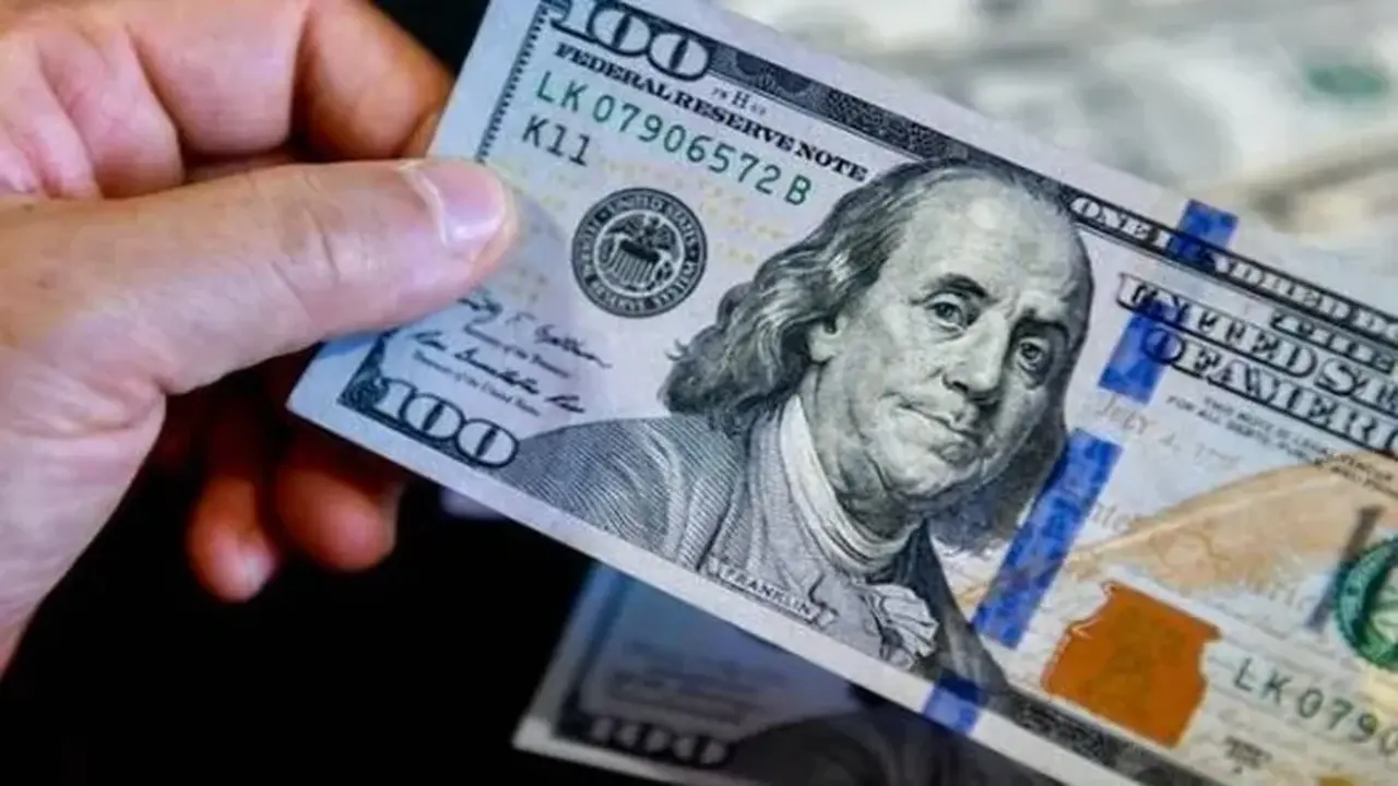 سعر الدولار يتأرجح اليوم الأحد وسط تقارير اقتصادية جديدة